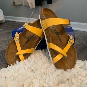 Graceful Amber Yellow Mayari Birkenstocks w/ box!